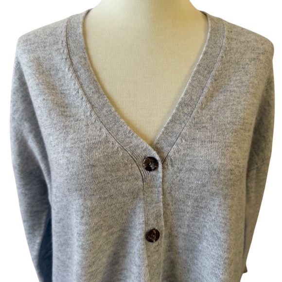J MCLAUGHLIN ANNALYSE CARDIGAN NWT 100% CASHMERE LT GRAY PREPPY ACADEMIA LUXE M - Picture 3 of 10